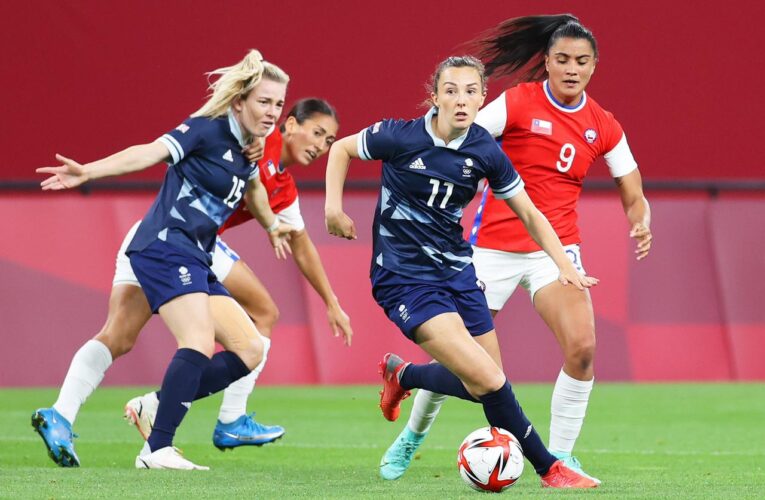 Ya ha comenzado la acción en #Tokyo2020  ! @LaRoja 🇨🇱 cae 0-2 ante Gran Bretaña, la selección chilena femenina de fútbol no pudo contra su rival, quienes fueron superiores en este debut.  📸 : FIFA.com_es